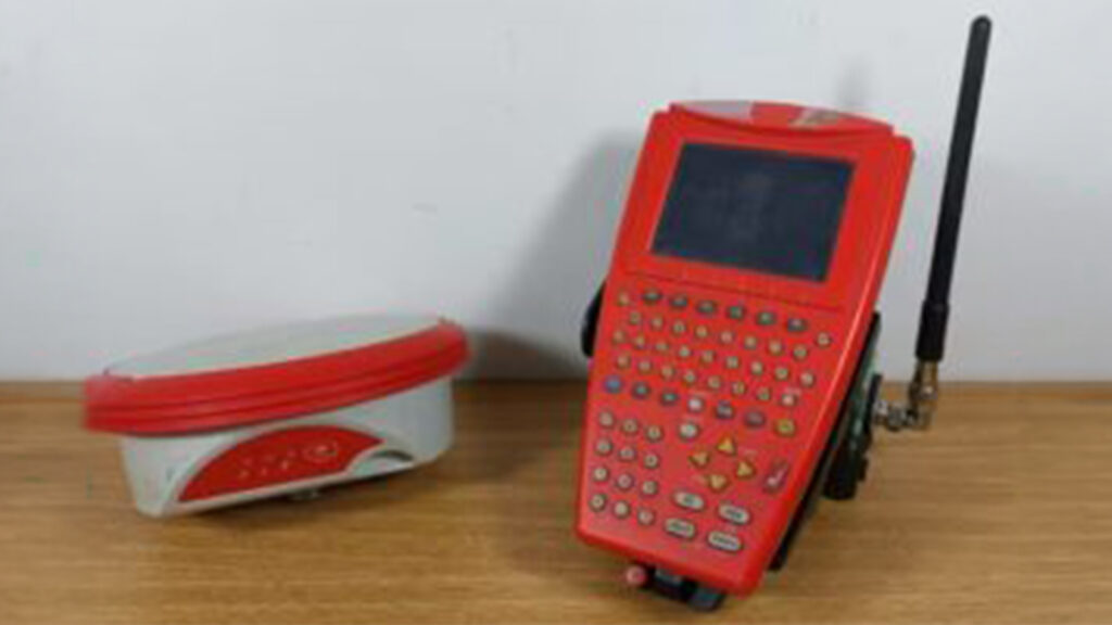 GPS LEICA ATX900GG Y CONTROLADORA CS09