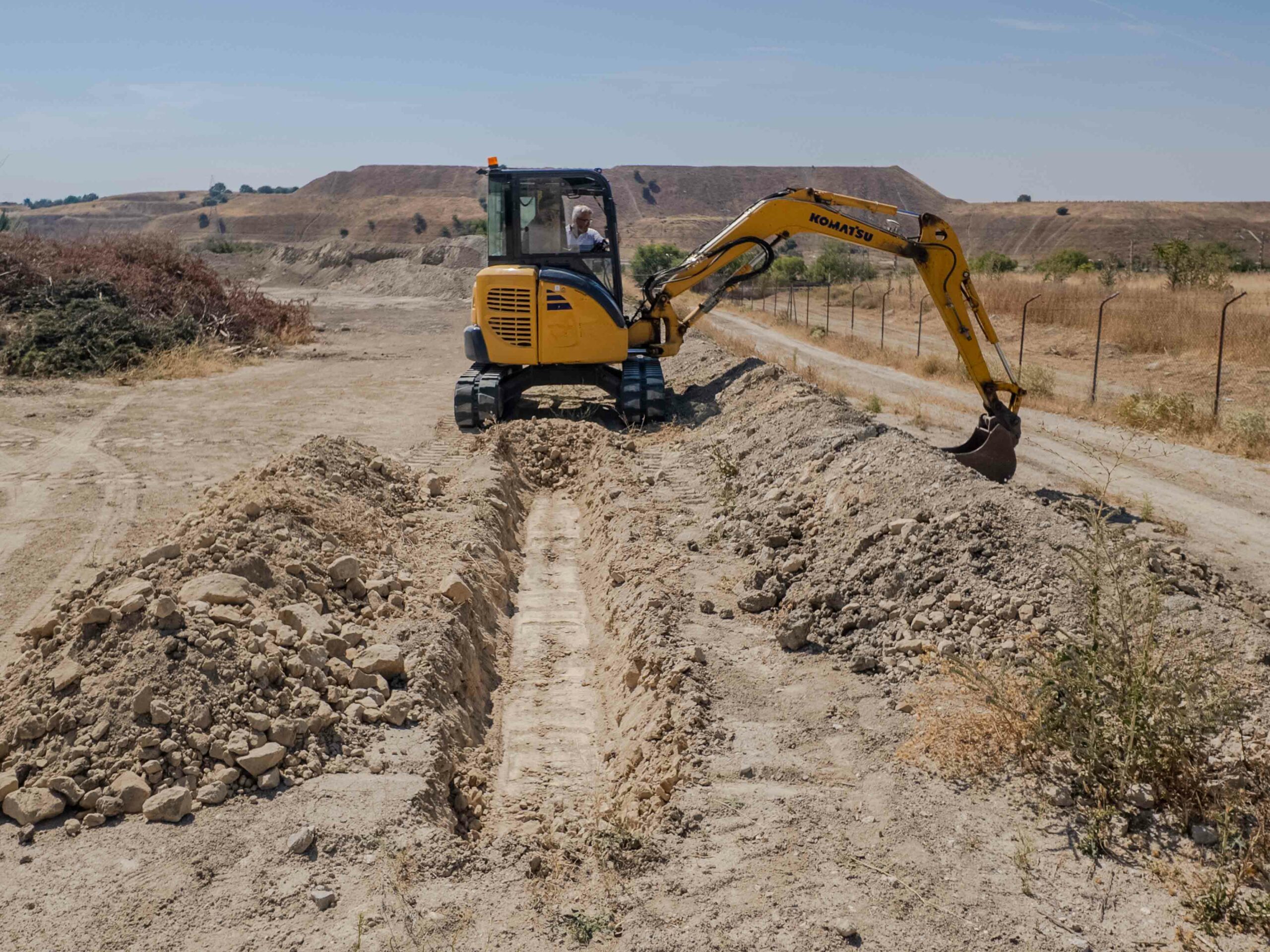 Excavadora de Gala Formación equipada con guiado CHCNAV durante una práctica en Madrid